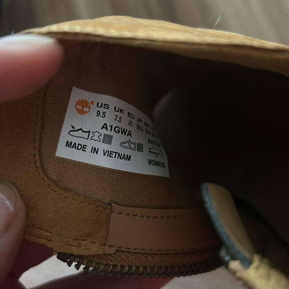 Timberland Healed Booties 9.5 - Picture 3 of 5
